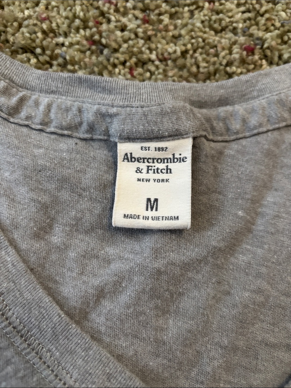 Abercrombie & Fitch Vintage Y2K Gray V-Neck Pocket Tee - Women's Sz Medium - Picture 5 of 7